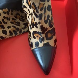 New with Box Donald J Pliner ankle boots